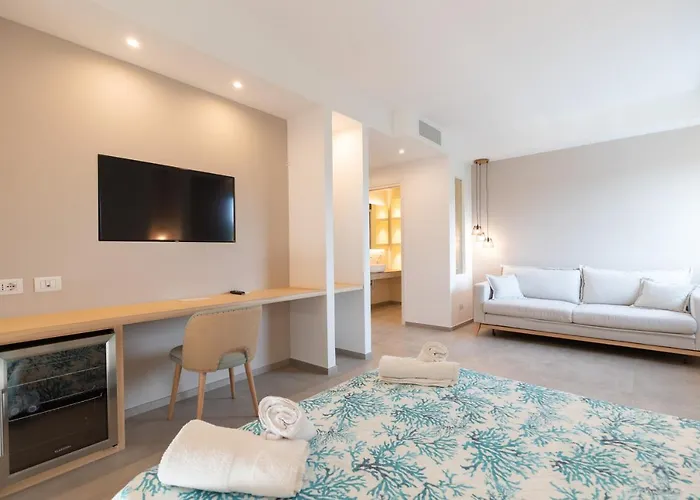 Molo Brin Rooms & Suites